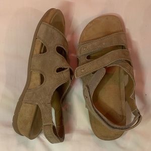 Suede sandal’s women’s size 7 1/2